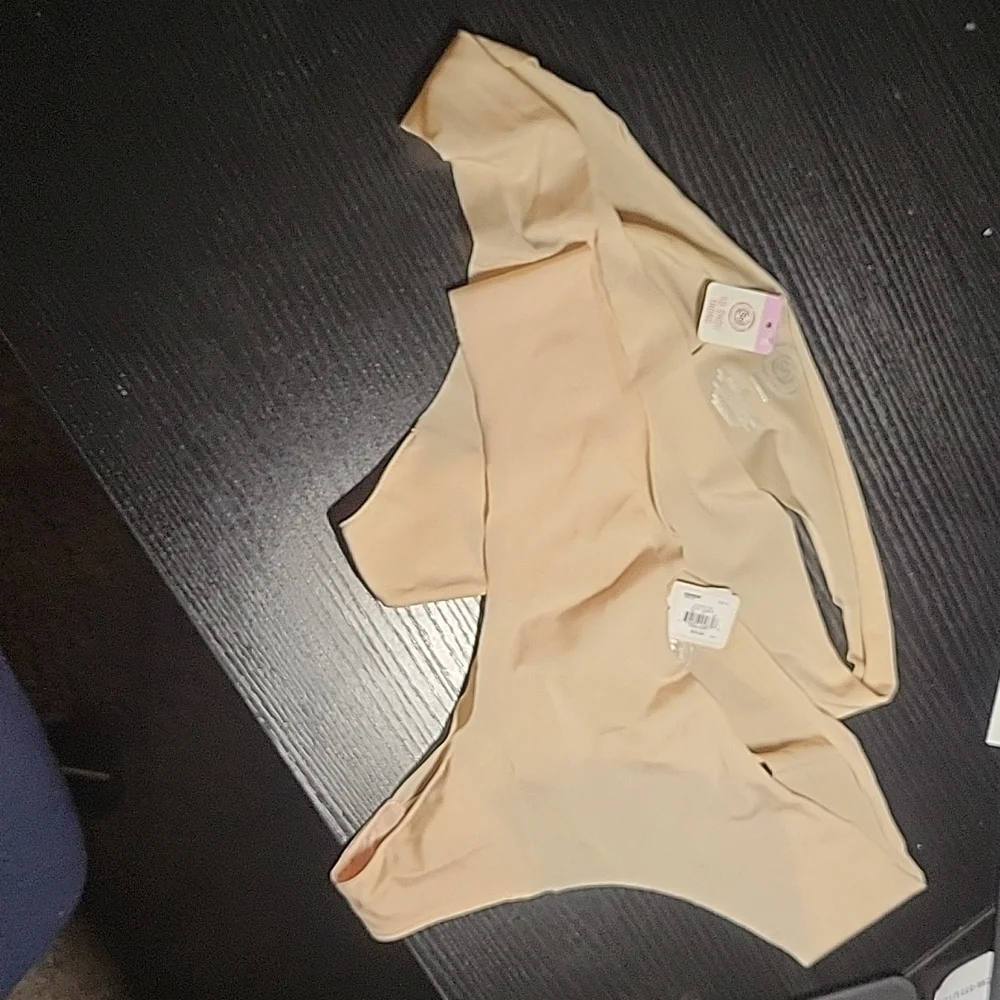 ๐ฅ๐ฅ๐ฅ 4 items for $12 ๐ฅ๐ฅ๐ฅ 2 NO-SHOW beige thongs by SO - Picture 1 of 3